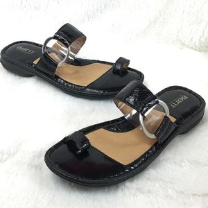 NWOT Born Black Patent Leather Toe Loop Sandals 6
